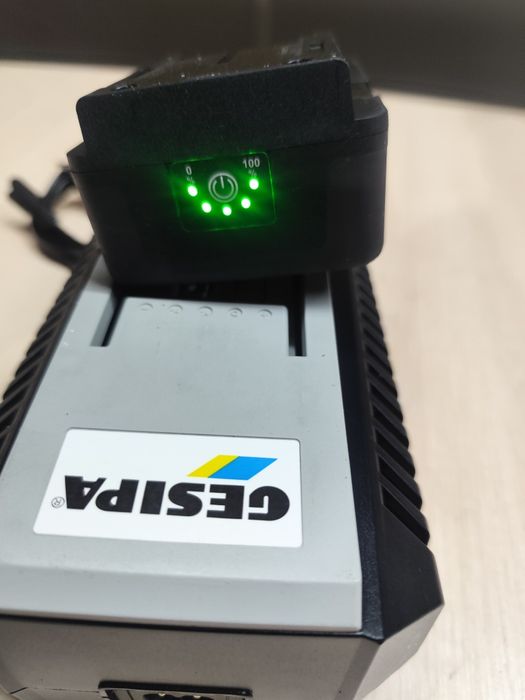 GESIPA зарядний пристрій+ батарея оригінал до кльопальника  Гесіпа