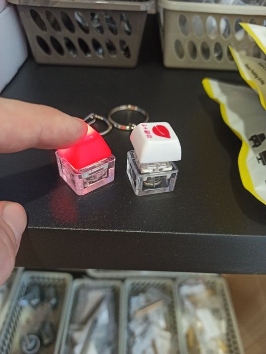 Брелок для геймерів кнопка свитч(кейкап) антистресс