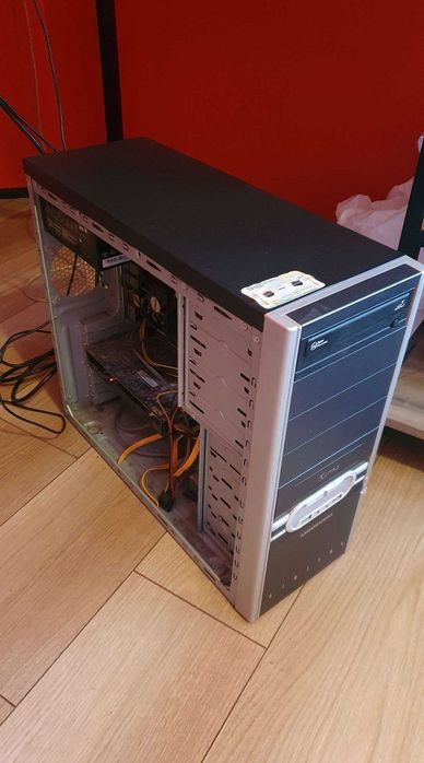 Komputer Athlon II X4 620 2.6 GHz/Sapphire 7850 DualX /4 GB RAM