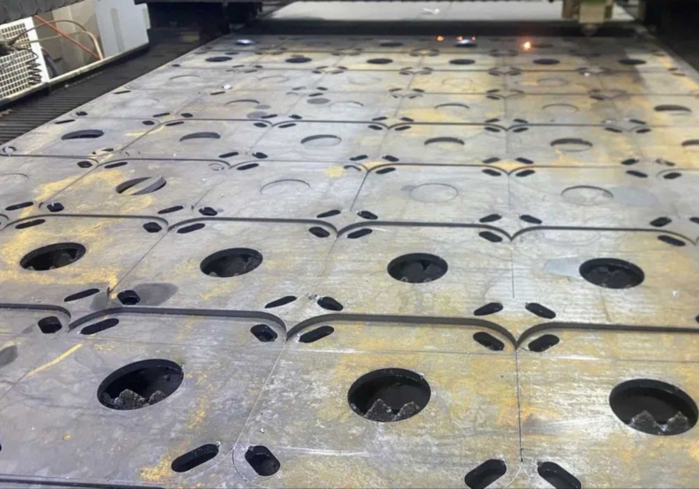 Різка лазером чорної сталі нержавійки міді ЧПУ \ Білогородка