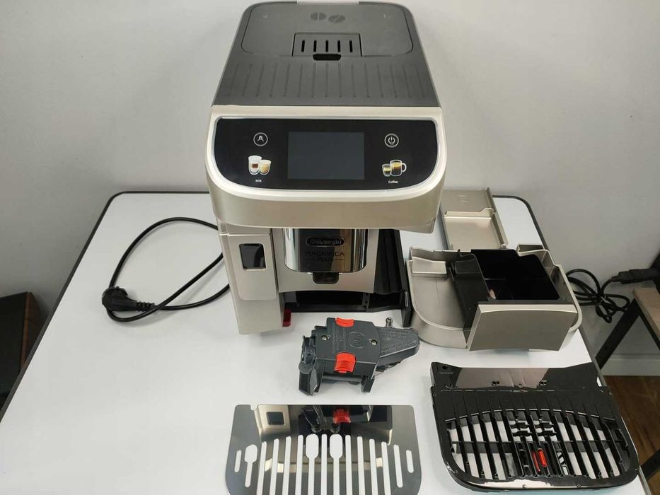 C235 De'Longhi Magnifica Plus ECAM322.70.SB Ekspres automatyczny