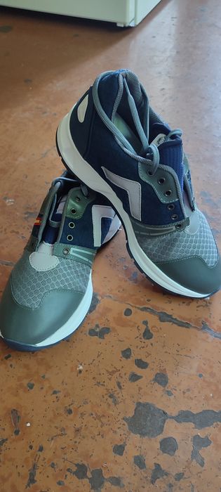 Кросівки чоловічі