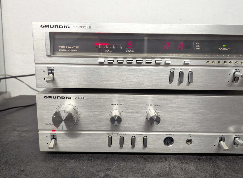 Комплект, стерео підсилювач Grundig V 1000 та тюнер Grundig T 3000.