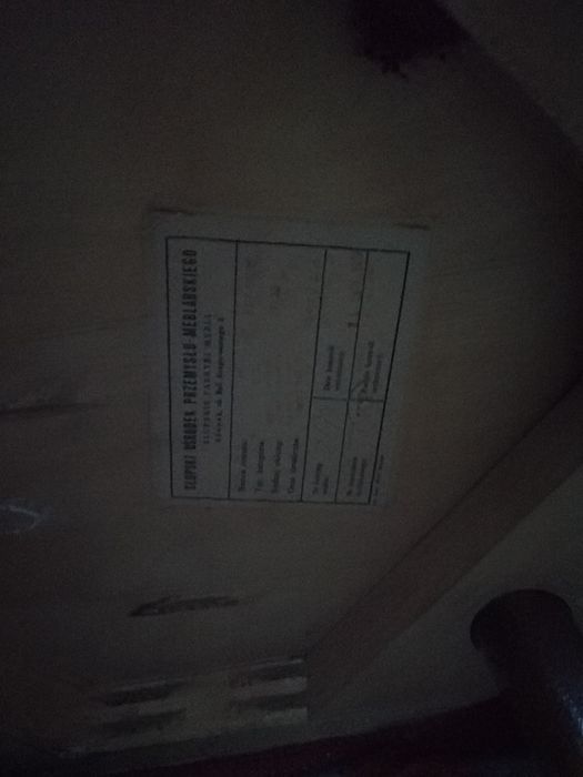 Sprzedam krzesło typu prl do renowacji.