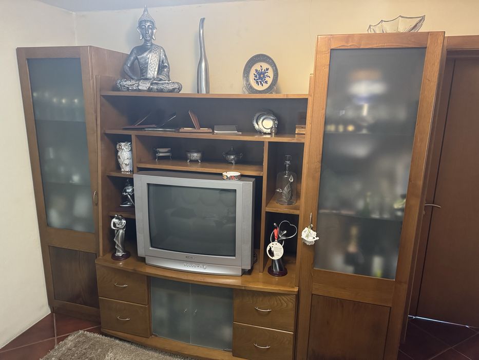 Movel de sala em castanho