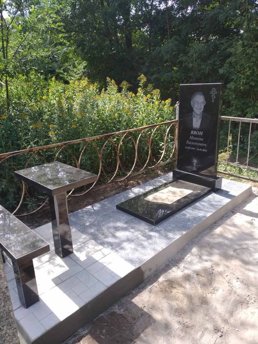 Встановлення памʼятників