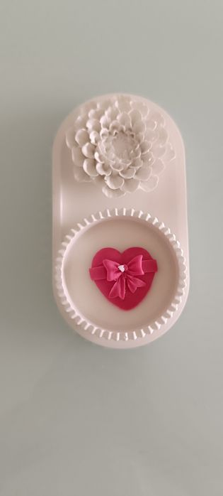 Conjunto artesanal inclui uma vela perfumada decorativa