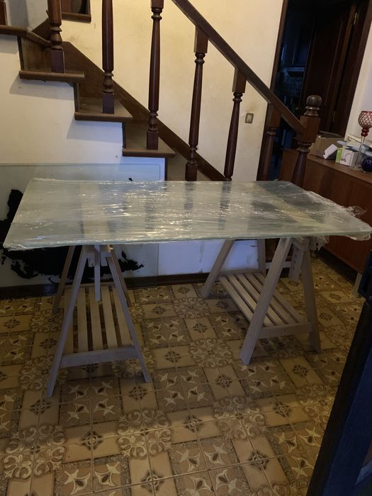 Secretária de Arquiteto/Designer Ajustável com Tampo de Vidro e Cavaletes Premium — COMO NOVA (150cmx80)