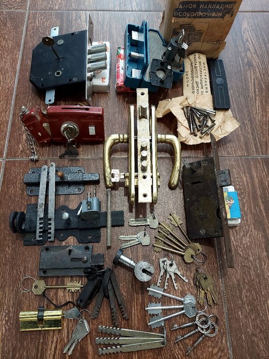 Замки: врізні-накладні-гаражні. Перешлю.