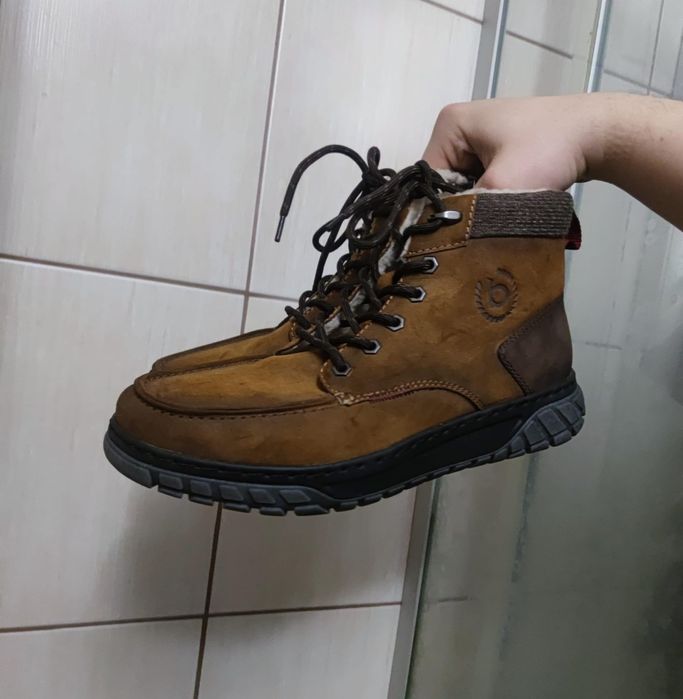 Męskie buty 42 codzienne typu sneakers marki bugatti, wykonane z połąc