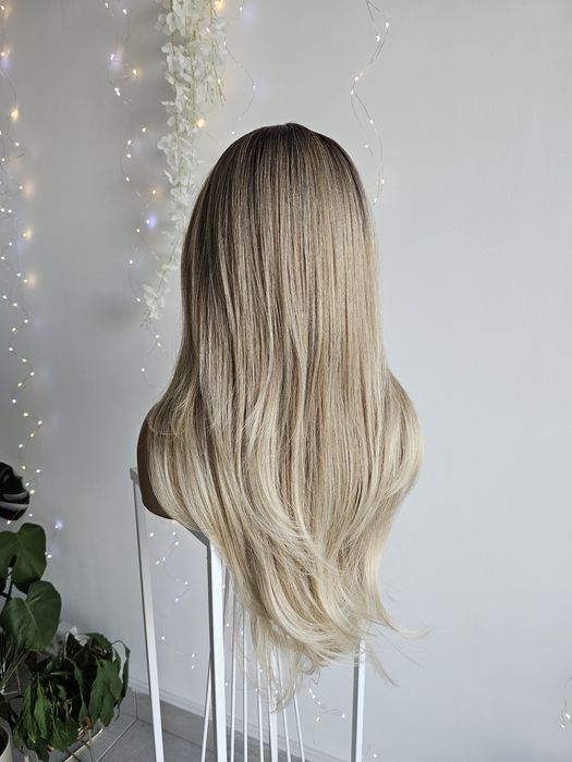 Długa peruka szampański beżowy blond Eliza naturalny efekt