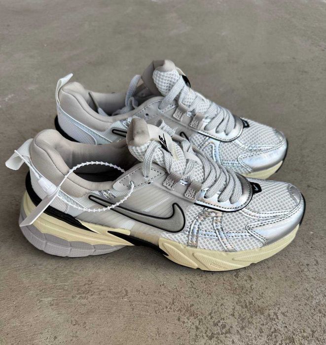 Нові кросівки Nike V2K Run / 2 кольори