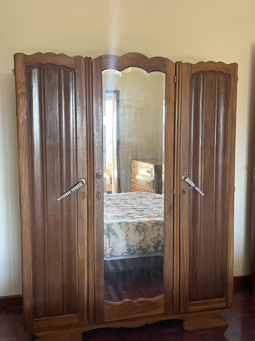 Conjunto de guarda-roupa e cómoda de quarto