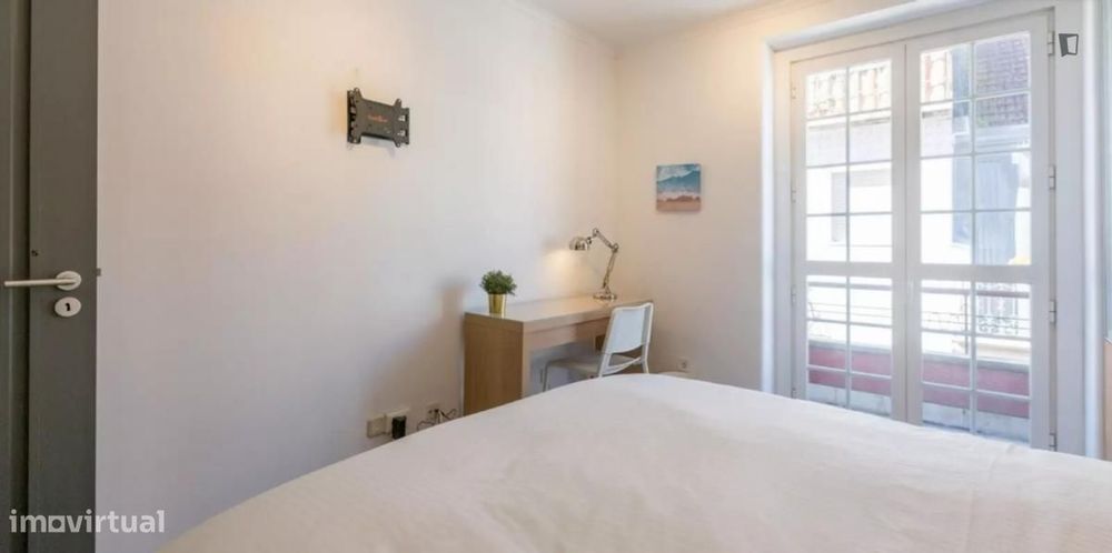 Quarto - localizado em Intendente Lisbon