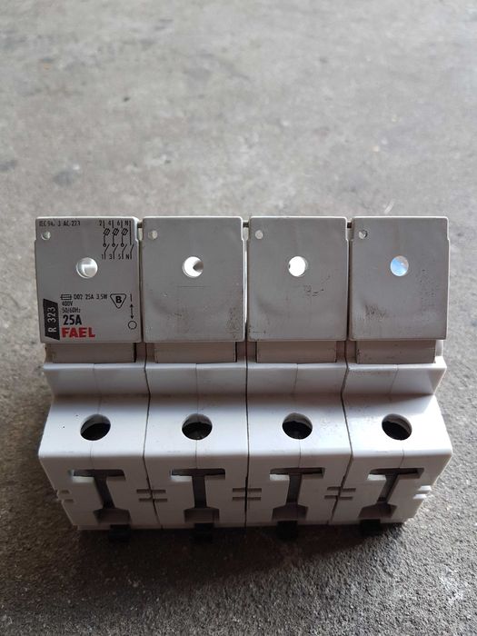 Rozłącznik bezpiecznikowy  25A - R323