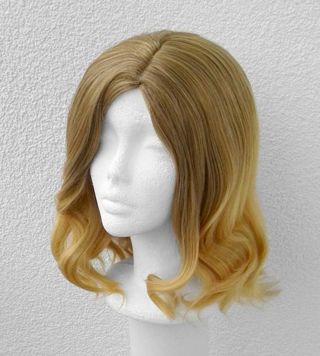 Krótka żółta peruka z odrostem przedziałkiem falowana wig cosplay