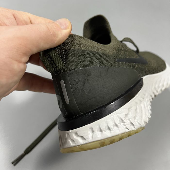 Чоловічі бігові кросівки Nike Epic React Flyknit 1
