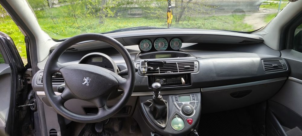 Продам пежо  2л дизель