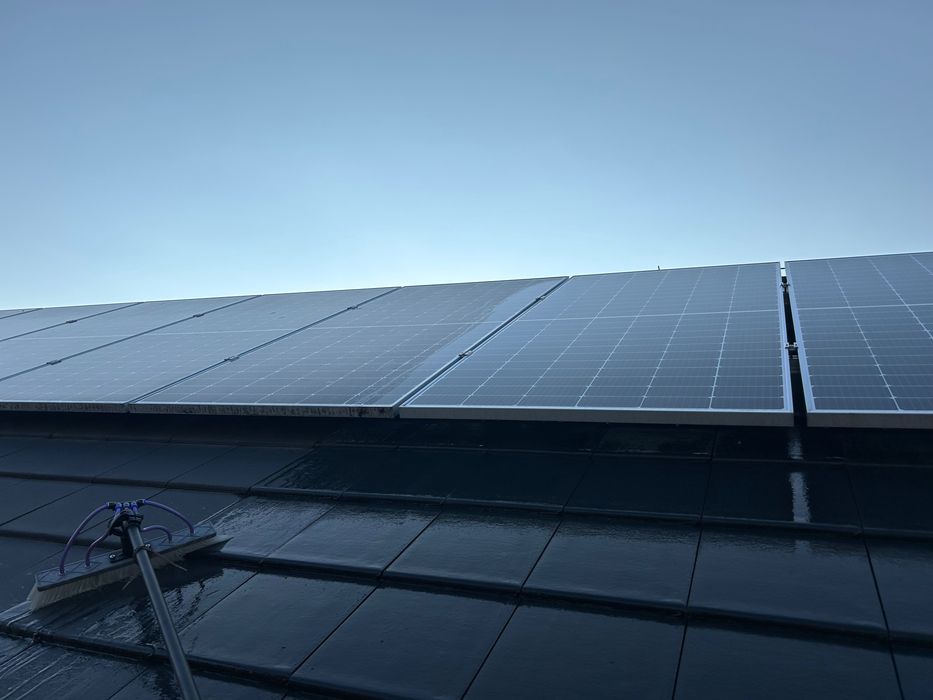 Mycie paneli fotowoltaicznych i powierzchni szklanych