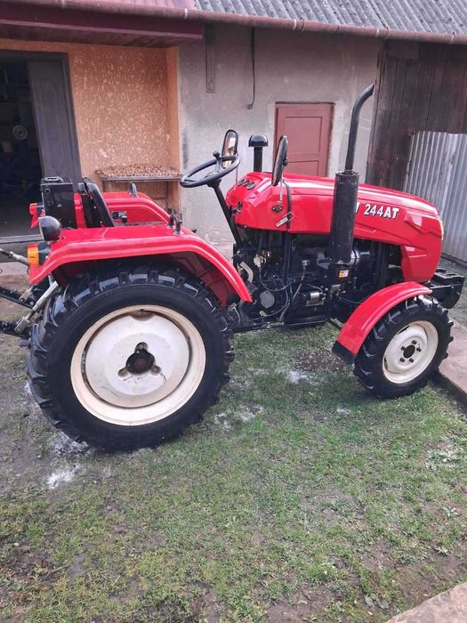 Трактор DW 244 AT