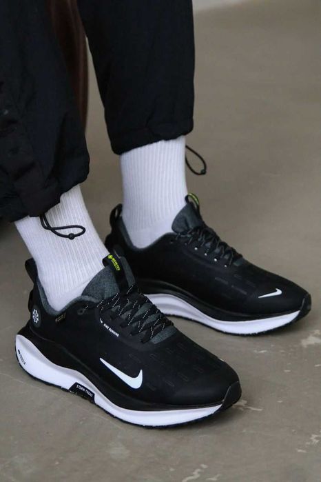 Мужские кроссовки Nike Infinity Run 4 Gore-Tex Black/White. 40-45