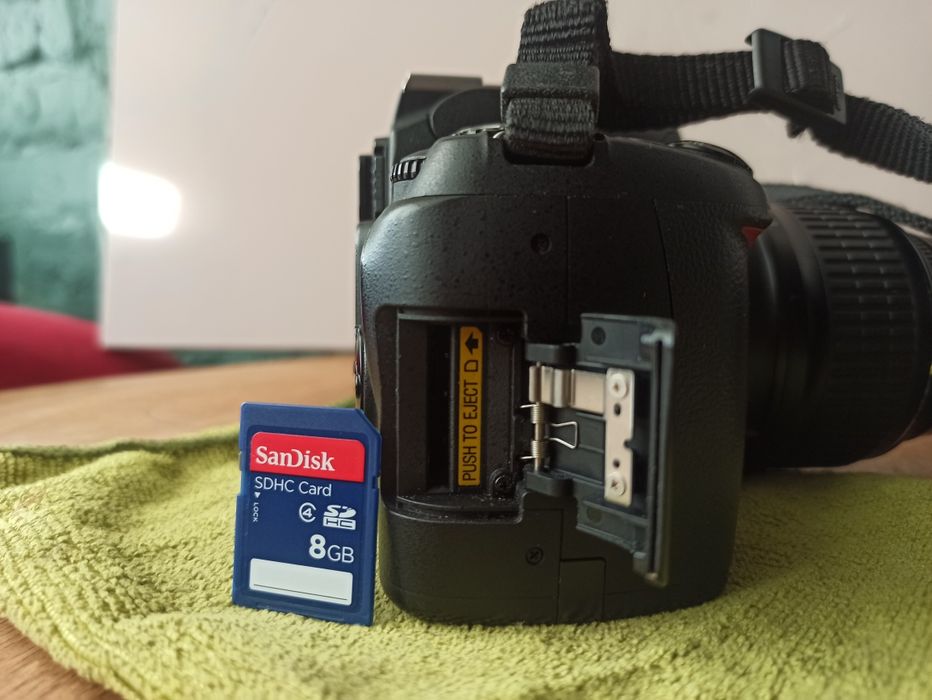 Фотокамера  Nikon D-40