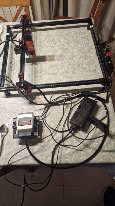 Laser engraver da marca Algolaser, modelo DIY KIT 10W, com acessórios