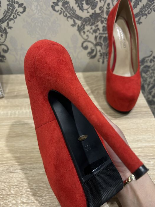 Туфли лабутены красные замшевые 36 р 16 см каблук