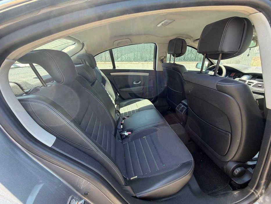 Renault Laguna — fotografia 6