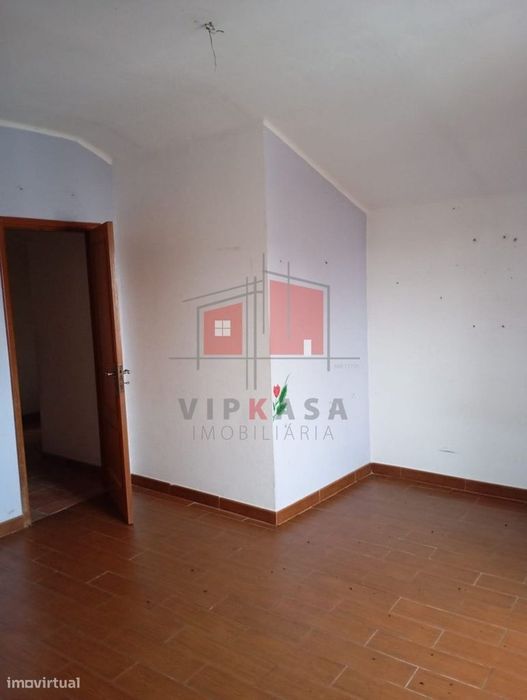Moradia T2 para pequena remodelação