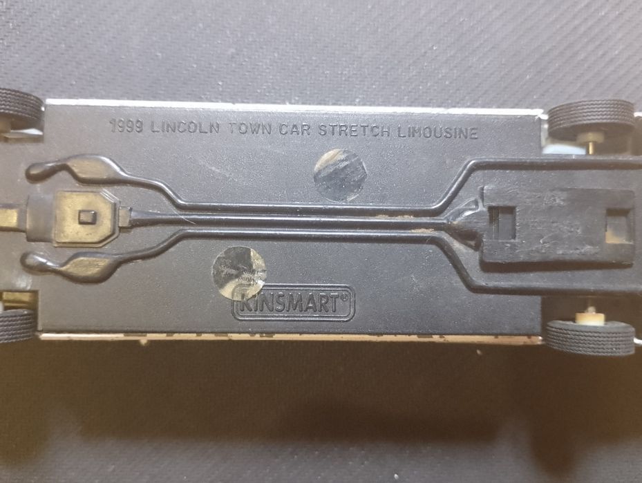 Лимузин модель 1:38 "Lincoln Town Car".