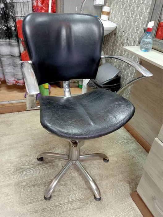 Перукарські крісла на гідравліці . Ціна за 2 шт