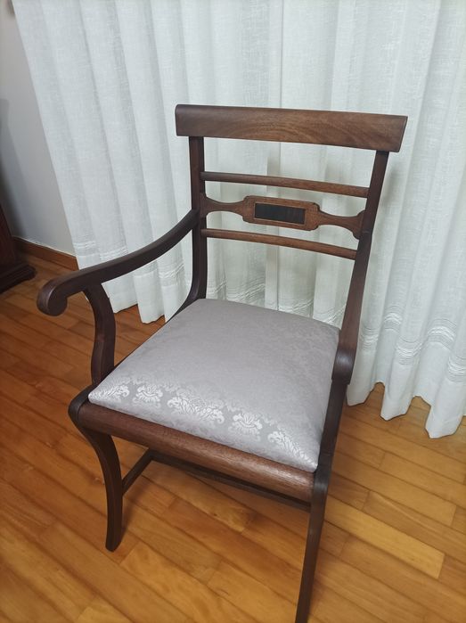 Cadeirão antigo restaurado estilo inglês estofado novo  tecido damasco
