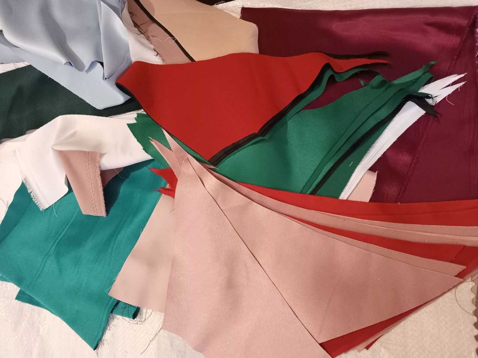 продам  обрезки  и полосы тканей  от кроя