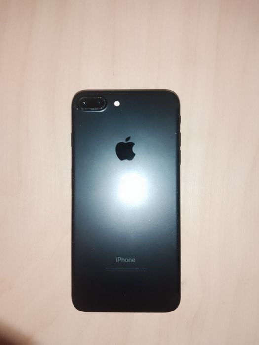 Айфон 7+ читати опис