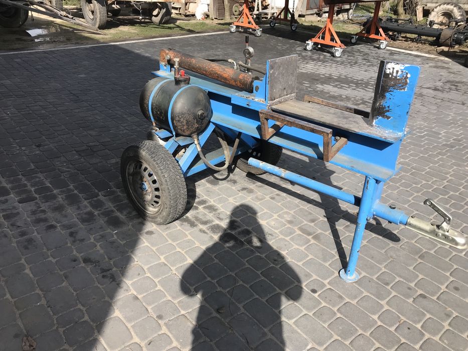 Wynajem łuparki hydraulicznej  do drewna