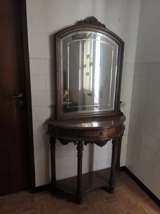 Mesa com espelho