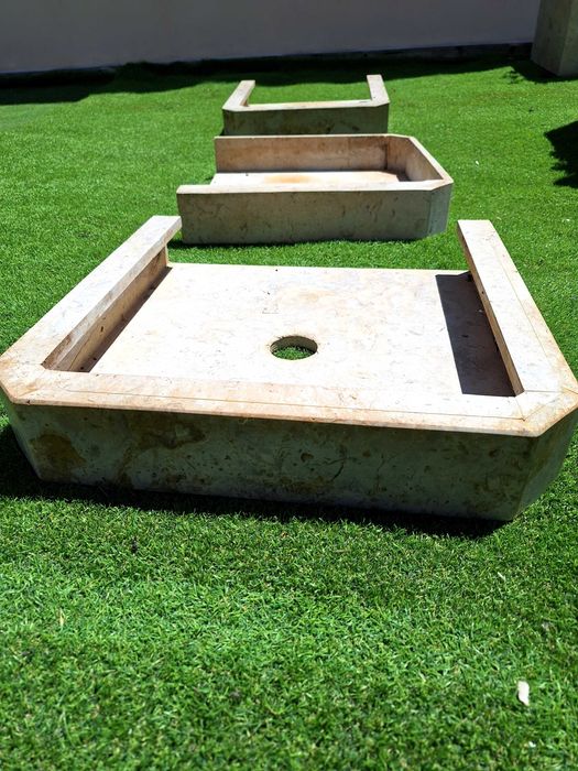 Bancada em pedra para  lavatório