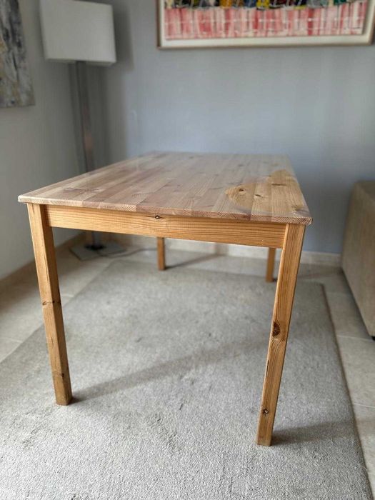 Mesa de Jantar em Madeira Clara – NOVA (ainda com plástico no tampo)
