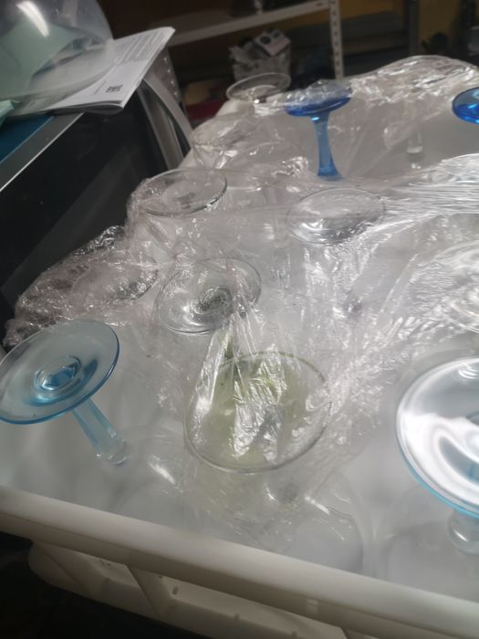 Vários copos de vários modelos