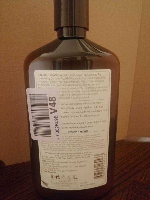 Mineral Botanic Velvet Body Lotion - Hibiscus and Fig emulsja do ciała