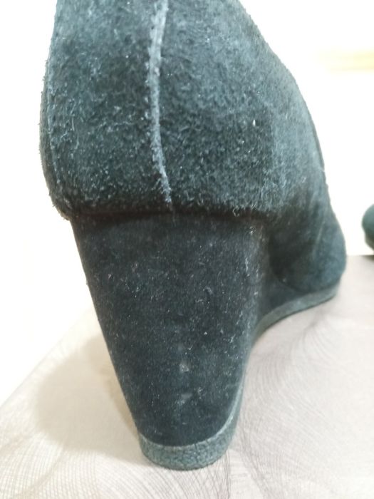 Туфлі жіночі, натуральний замш. Розмір 37, довжина устілки 24 см.