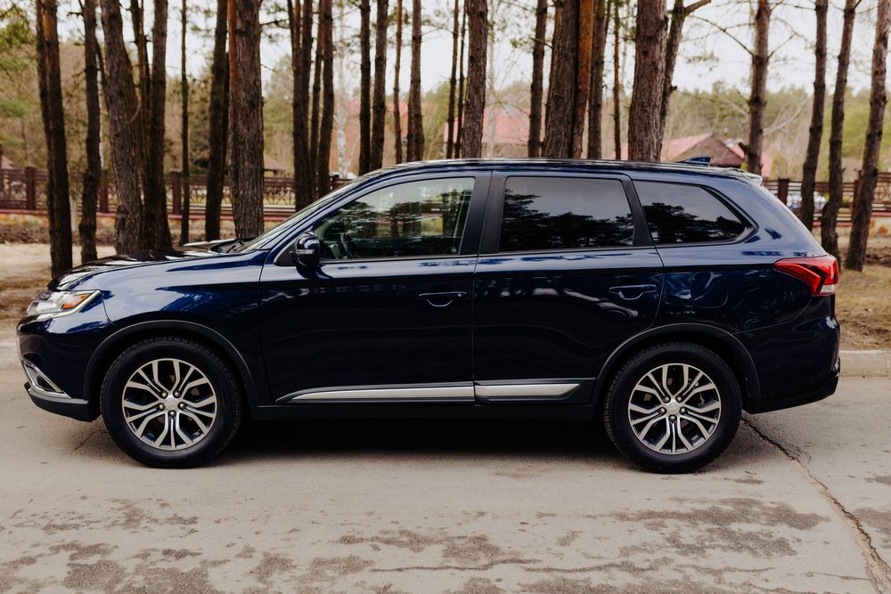 Мітсубісі Аутлендер 2017 року .Mitsubishi Outlander 2017