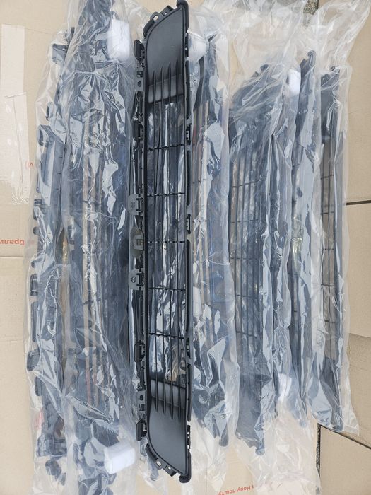 Решётка переднего бампера гриль Tesla Model Y 1493759