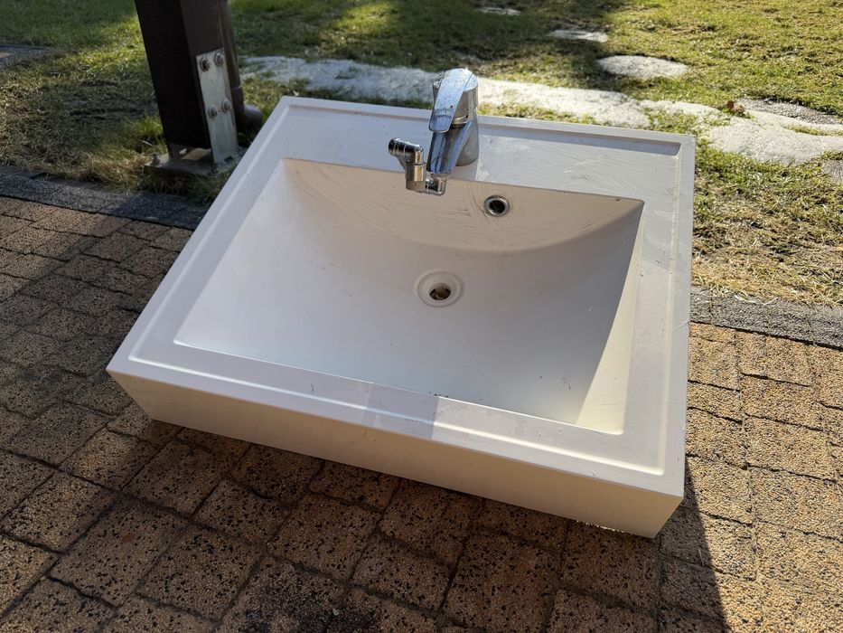 Umywalka z baterią grohe