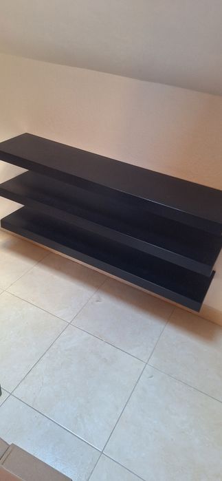 Conjunto de 6 Prateleiras de Parede – 3 brancas 3 pretas – Ikea