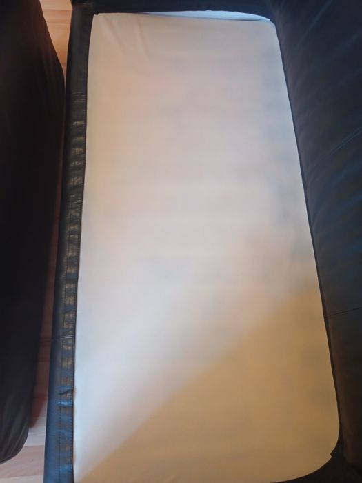 Шкіряний диванчик