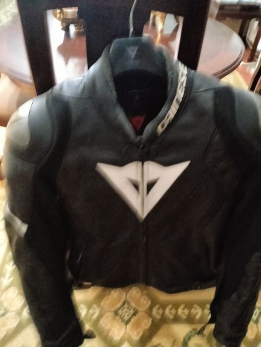 Casaco dainese couro pouco uso