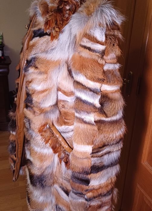 Casaco de peles e penas verdadeiras