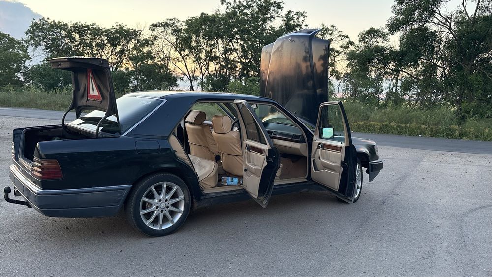 Mercedes-Benz E-Class W124
